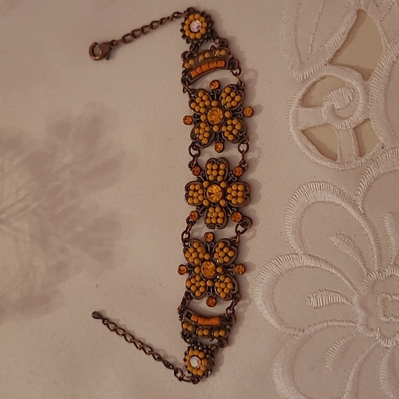 Fall colored flower bracelet - Picture 2 of 2